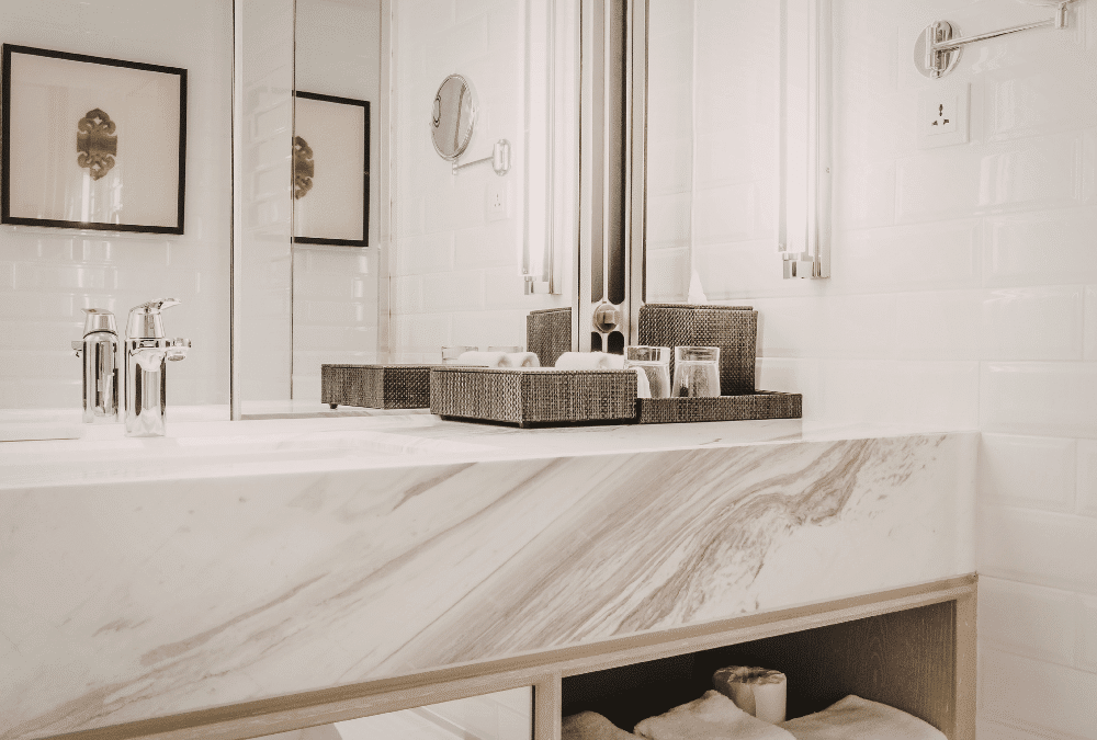 Come Abbinare Pavimenti e Rivestimenti in un Bagno Moderno